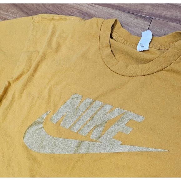 XL Nike Gold Shirt Sleeve Tshirt Gold Reflective Logo Spell Out Lane Seven - Picture 1 of 3